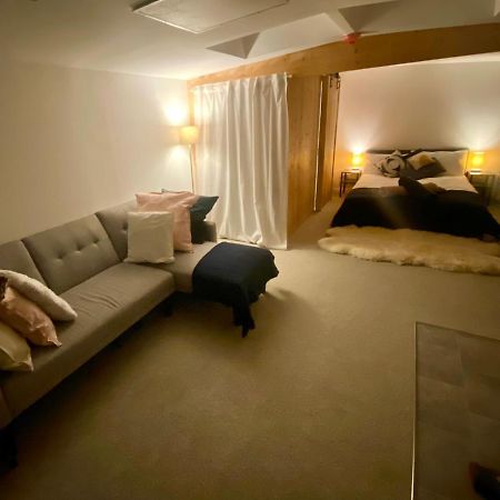 The Dragonfly Bnb, גלסטונברי מראה חיצוני תמונה