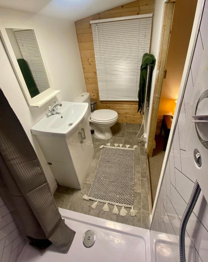 The Dragonfly Bnb, גלסטונברי מראה חיצוני תמונה