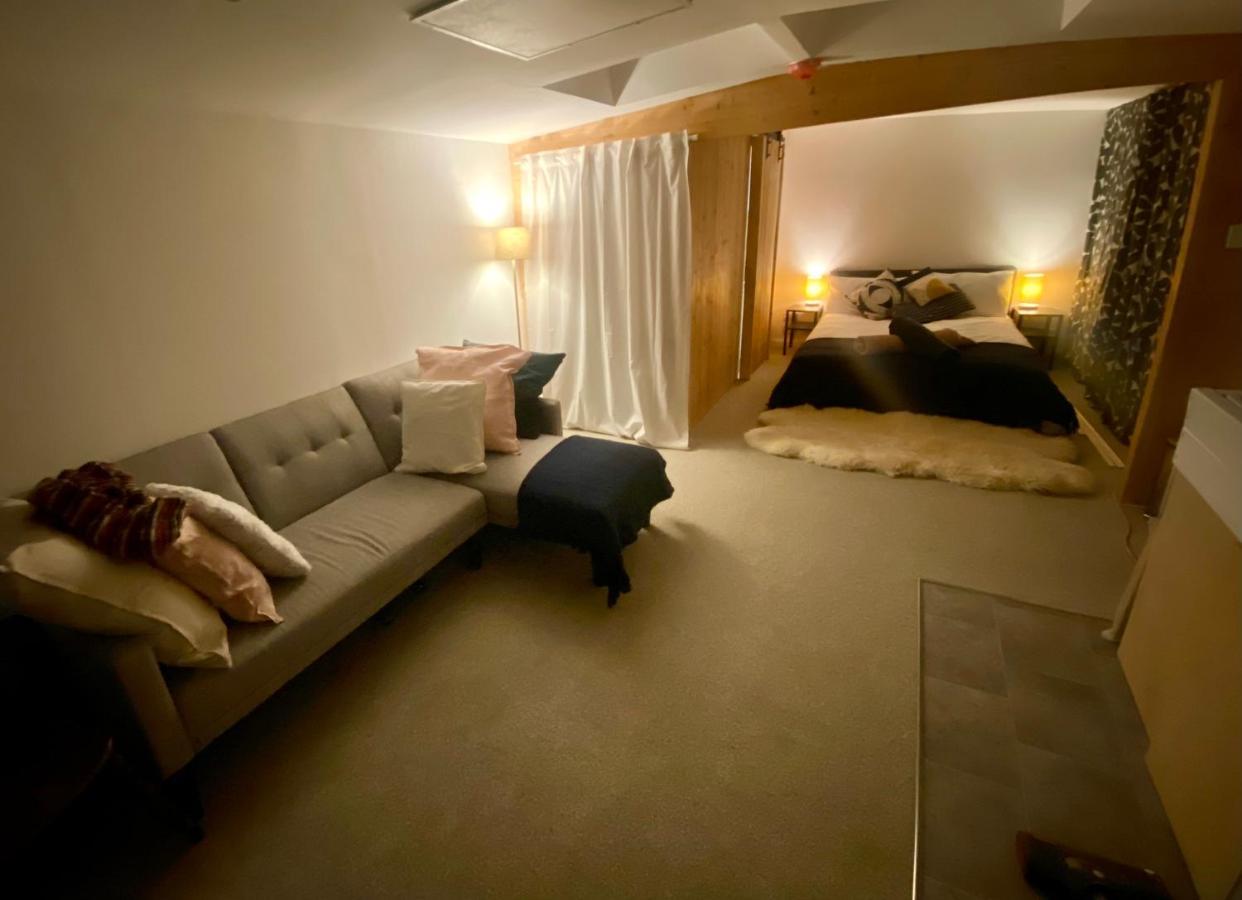 The Dragonfly Bnb, גלסטונברי מראה חיצוני תמונה